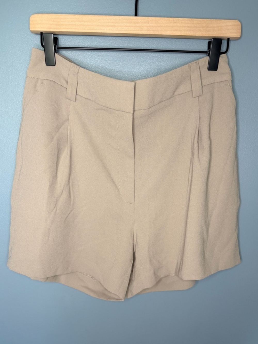 NWT H&M Beige Tailored Shorts Minimalist Capsule Neutral Chic Vacation | Size 8